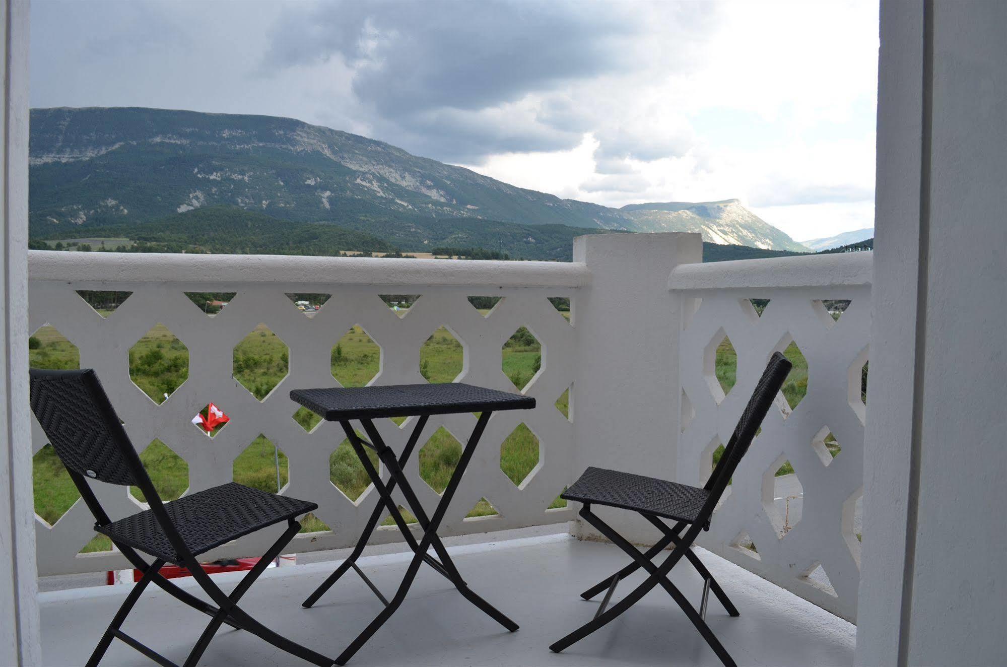Hotel Lac Et Foret Saint-André-les-Alpes Dış mekan fotoğraf